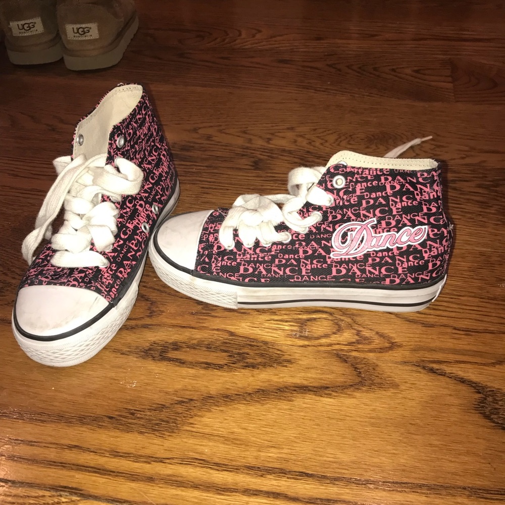 Dance converse